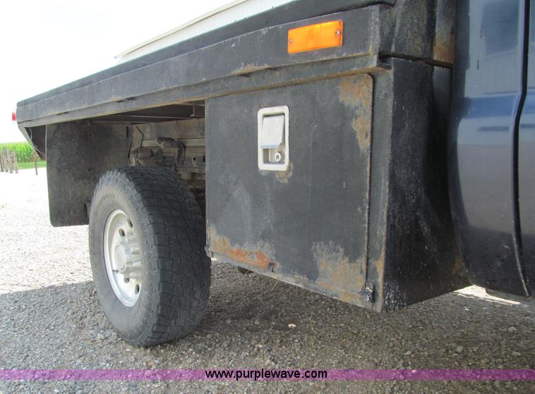image for item E4927 2001 Ford F350 Super Duty XL flatbed truck