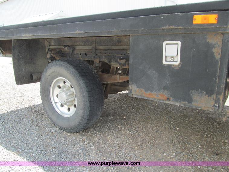 image for item E4927 2001 Ford F350 Super Duty XL flatbed truck