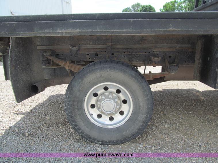 image for item E4927 2001 Ford F350 Super Duty XL flatbed truck