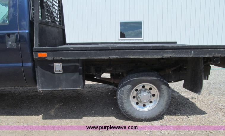 image for item E4927 2001 Ford F350 Super Duty XL flatbed truck