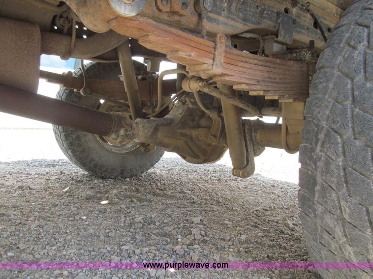 image for item E4927 2001 Ford F350 Super Duty XL flatbed truck