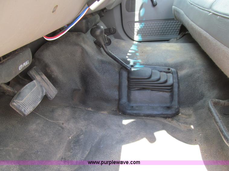 image for item E4927 2001 Ford F350 Super Duty XL flatbed truck