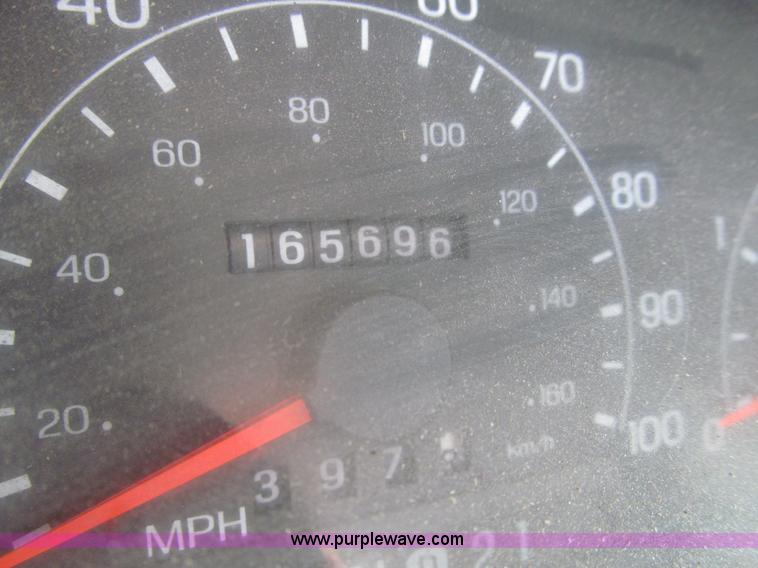 image for item E4927 2001 Ford F350 Super Duty XL flatbed truck