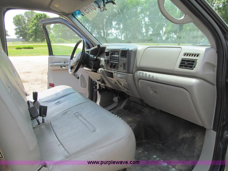 image for item E4927 2001 Ford F350 Super Duty XL flatbed truck