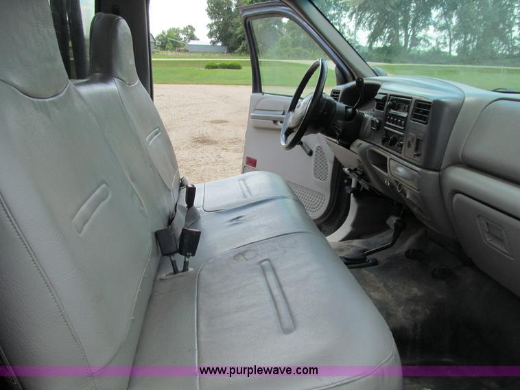 image for item E4927 2001 Ford F350 Super Duty XL flatbed truck