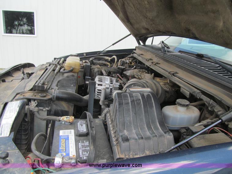 image for item E4927 2001 Ford F350 Super Duty XL flatbed truck