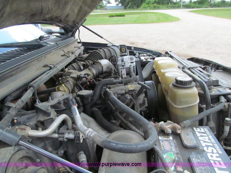 image for item E4927 2001 Ford F350 Super Duty XL flatbed truck