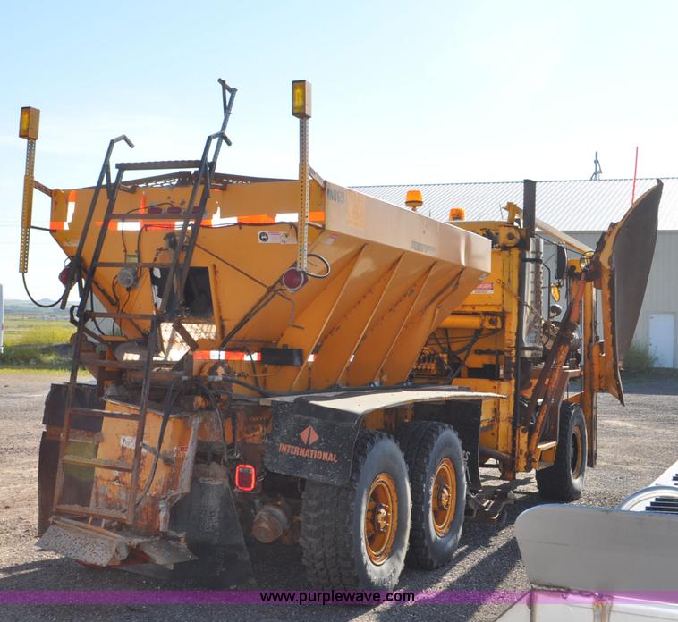 image for item F2051 1998 Oshkosh PA-2346 snow plow spreader truck