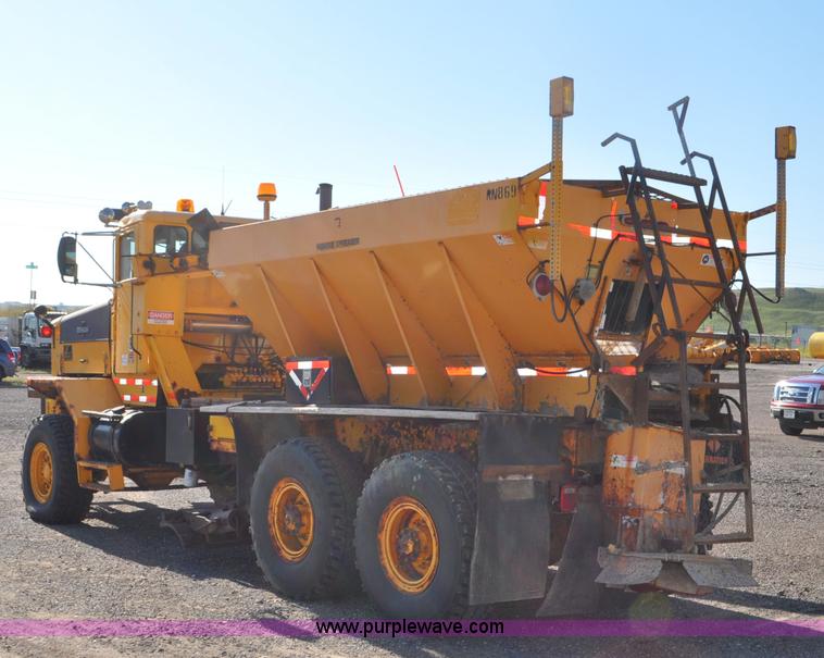 image for item F2051 1998 Oshkosh PA-2346 snow plow spreader truck