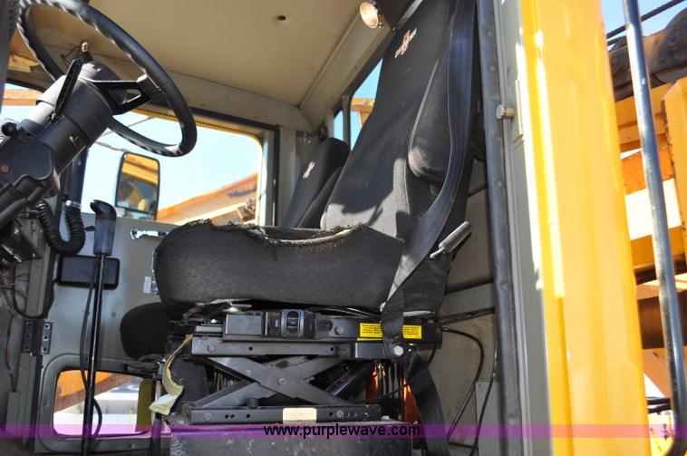 image for item F2051 1998 Oshkosh PA-2346 snow plow spreader truck