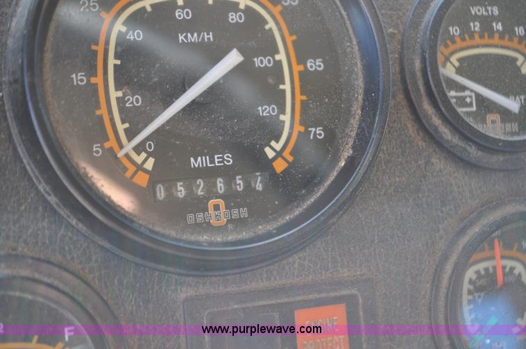 image for item F2051 1998 Oshkosh PA-2346 snow plow spreader truck