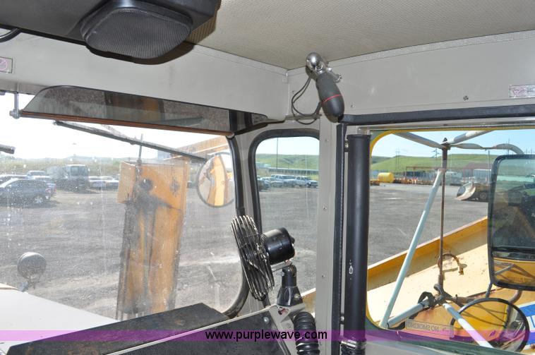 image for item F2051 1998 Oshkosh PA-2346 snow plow spreader truck