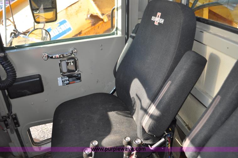 image for item F2051 1998 Oshkosh PA-2346 snow plow spreader truck