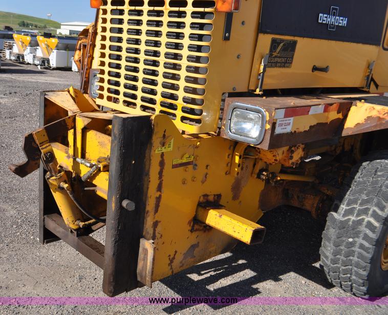 image for item F2051 1998 Oshkosh PA-2346 snow plow spreader truck