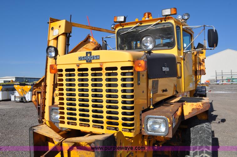 image for item F2051 1998 Oshkosh PA-2346 snow plow spreader truck