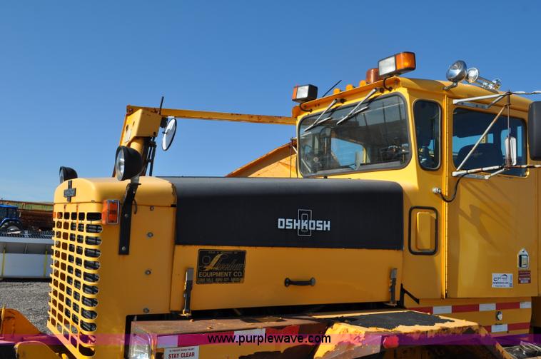 image for item F2051 1998 Oshkosh PA-2346 snow plow spreader truck
