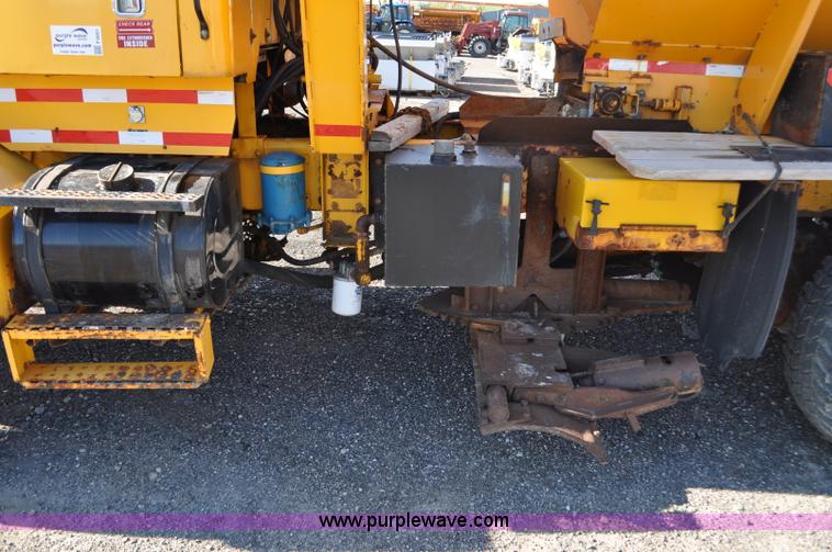 image for item F2051 1998 Oshkosh PA-2346 snow plow spreader truck