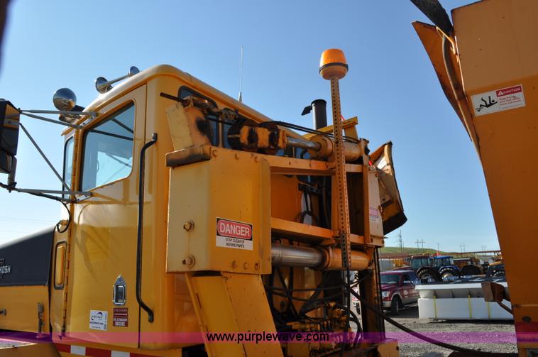 image for item F2051 1998 Oshkosh PA-2346 snow plow spreader truck