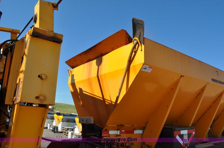 image for item F2051 1998 Oshkosh PA-2346 snow plow spreader truck