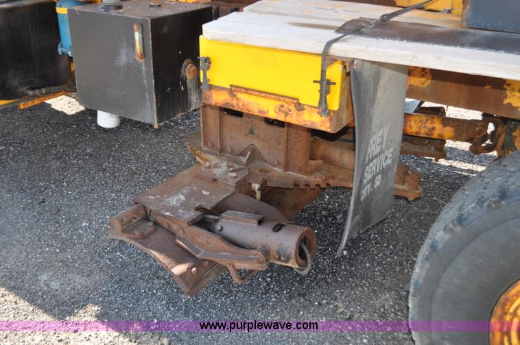image for item F2051 1998 Oshkosh PA-2346 snow plow spreader truck