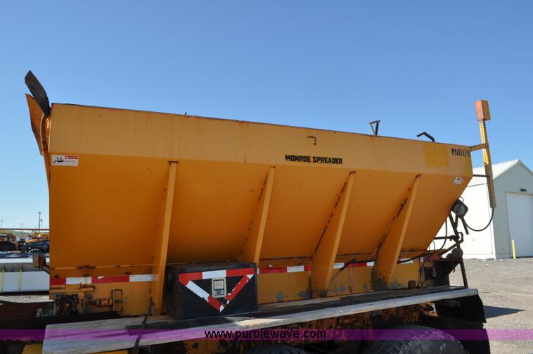 image for item F2051 1998 Oshkosh PA-2346 snow plow spreader truck