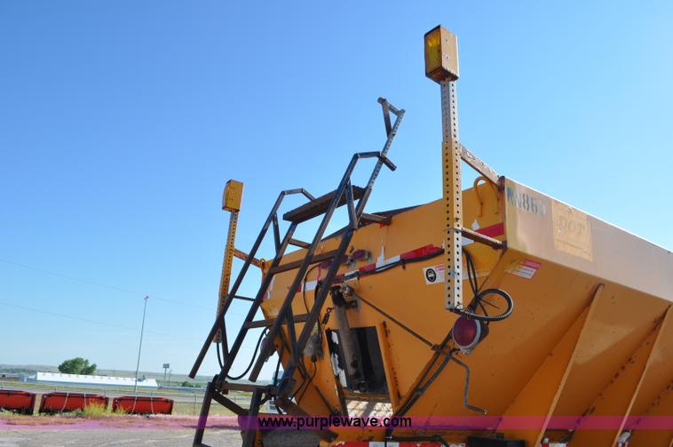 image for item F2051 1998 Oshkosh PA-2346 snow plow spreader truck