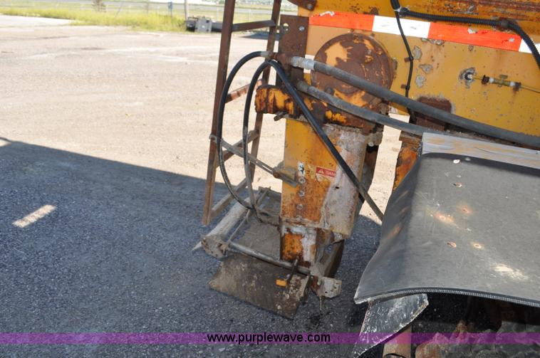 image for item F2051 1998 Oshkosh PA-2346 snow plow spreader truck