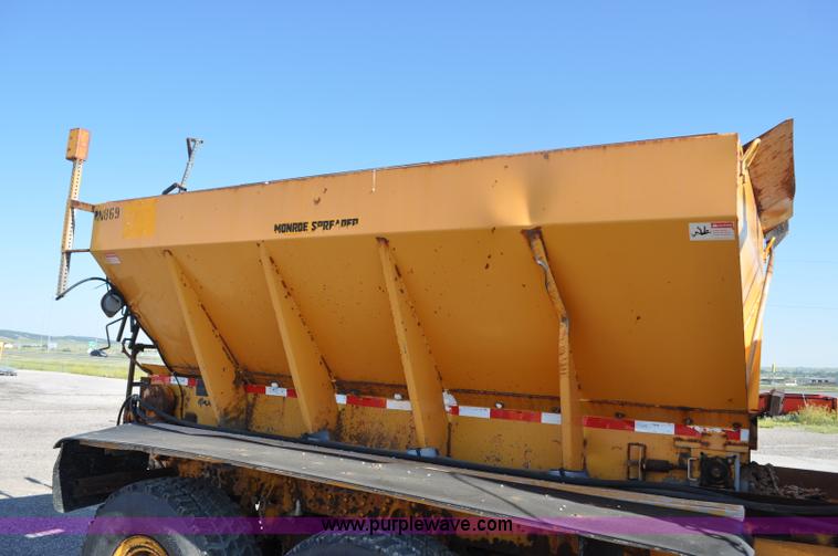 image for item F2051 1998 Oshkosh PA-2346 snow plow spreader truck