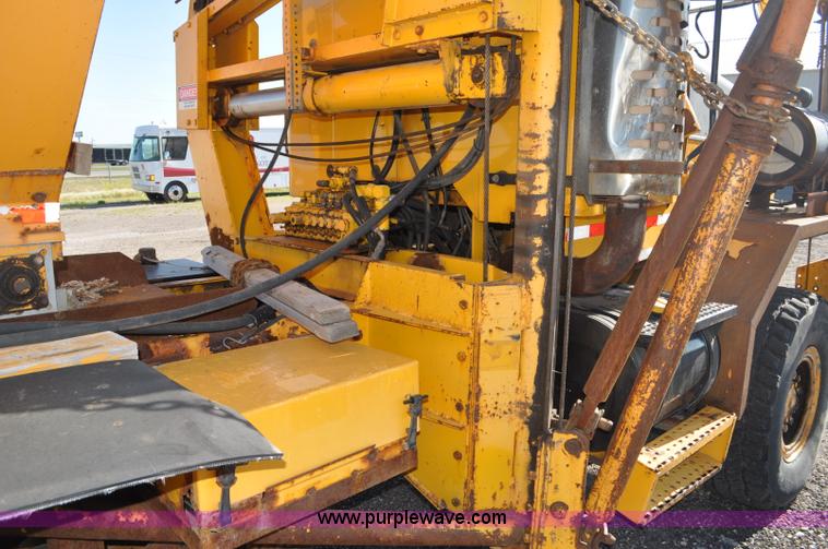 image for item F2051 1998 Oshkosh PA-2346 snow plow spreader truck