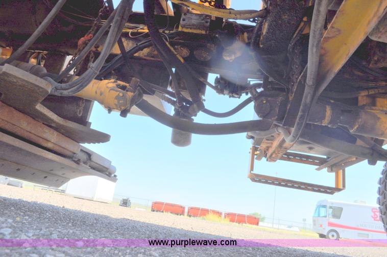 image for item F2051 1998 Oshkosh PA-2346 snow plow spreader truck