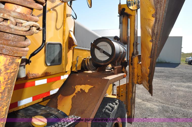 image for item F2051 1998 Oshkosh PA-2346 snow plow spreader truck