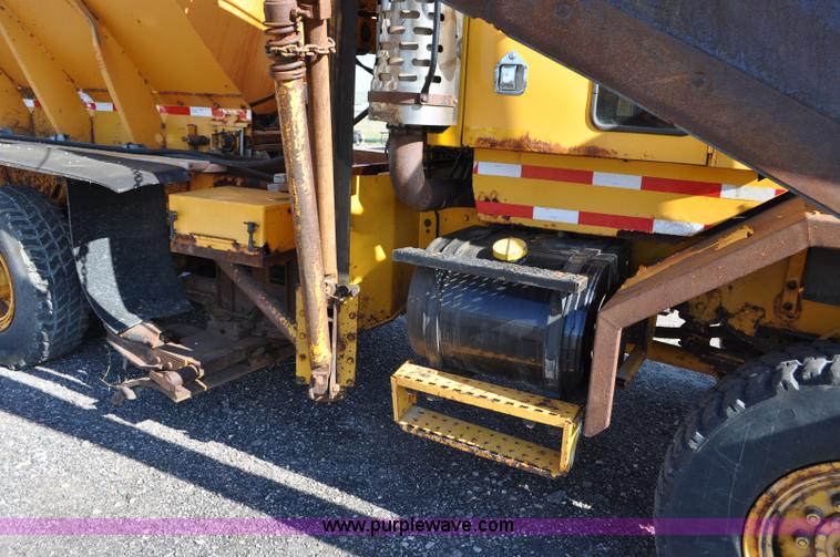 image for item F2051 1998 Oshkosh PA-2346 snow plow spreader truck