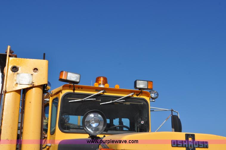 image for item F2051 1998 Oshkosh PA-2346 snow plow spreader truck