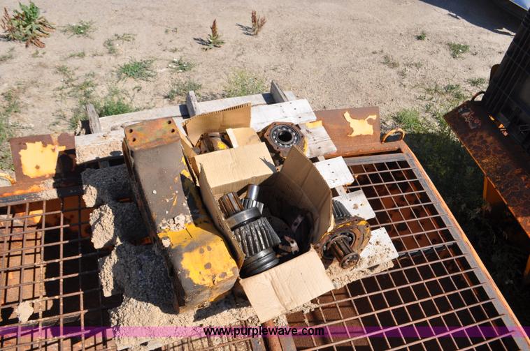 image for item F2051 1998 Oshkosh PA-2346 snow plow spreader truck