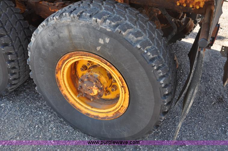 image for item F2051 1998 Oshkosh PA-2346 snow plow spreader truck