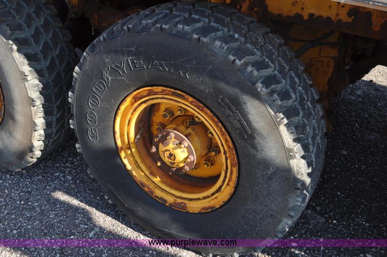 image for item F2051 1998 Oshkosh PA-2346 snow plow spreader truck