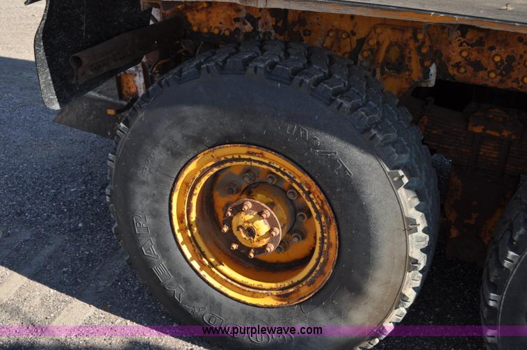 image for item F2051 1998 Oshkosh PA-2346 snow plow spreader truck