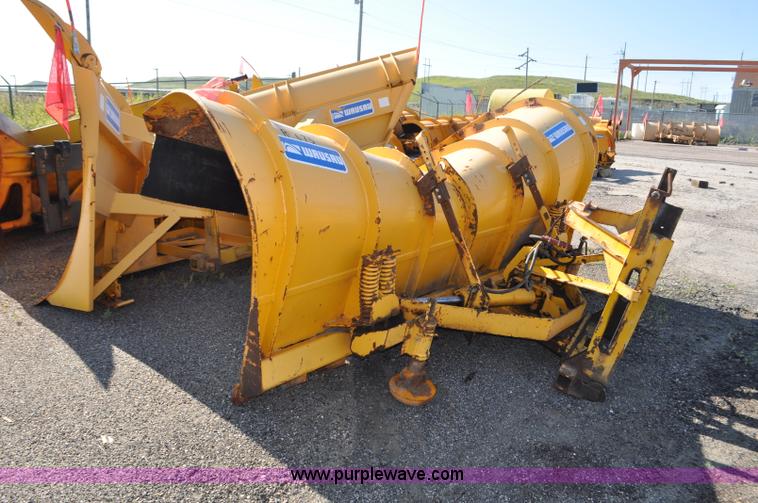 image for item F2051 1998 Oshkosh PA-2346 snow plow spreader truck