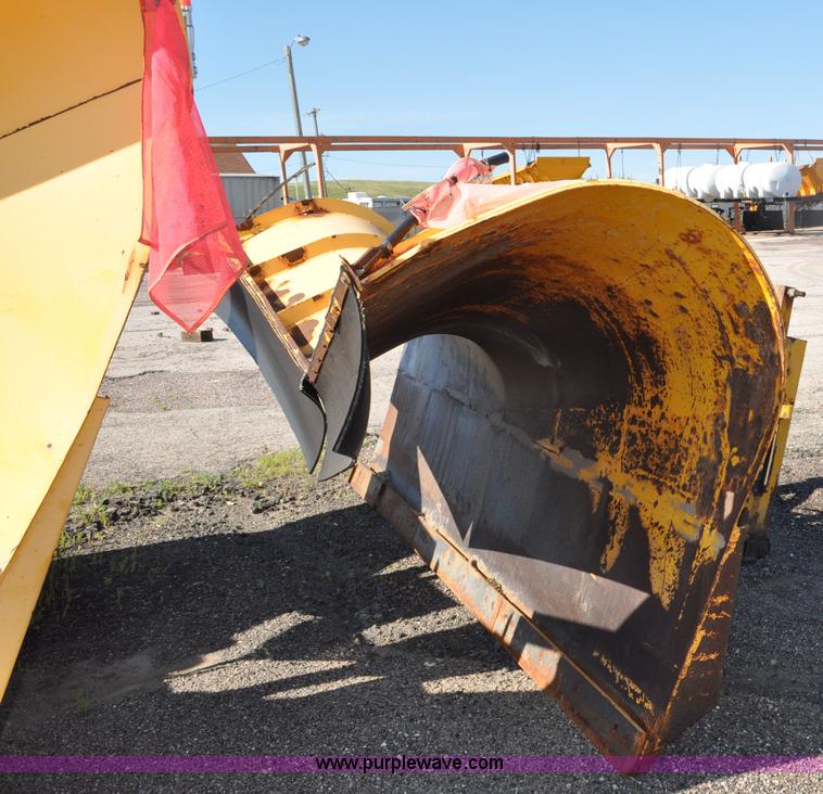 image for item F2051 1998 Oshkosh PA-2346 snow plow spreader truck