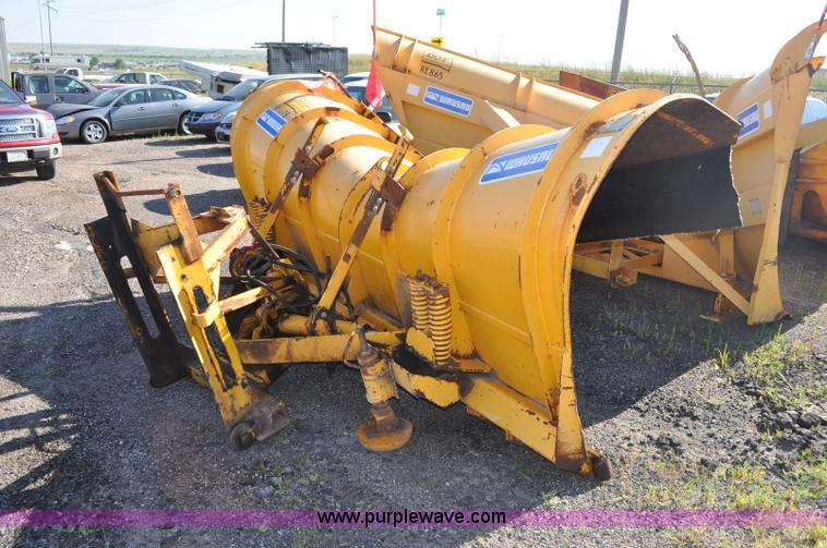 image for item F2051 1998 Oshkosh PA-2346 snow plow spreader truck