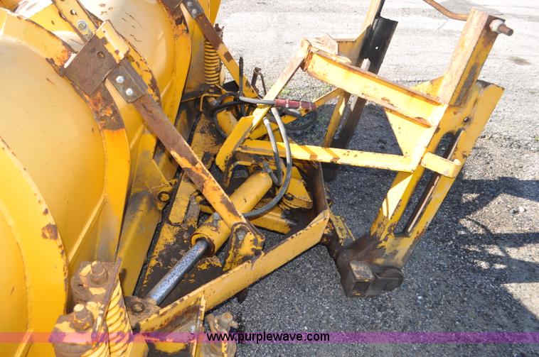 image for item F2051 1998 Oshkosh PA-2346 snow plow spreader truck
