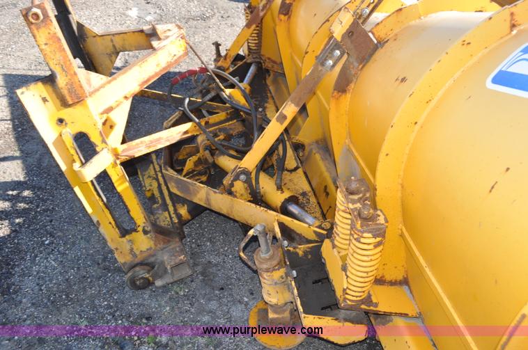 image for item F2051 1998 Oshkosh PA-2346 snow plow spreader truck