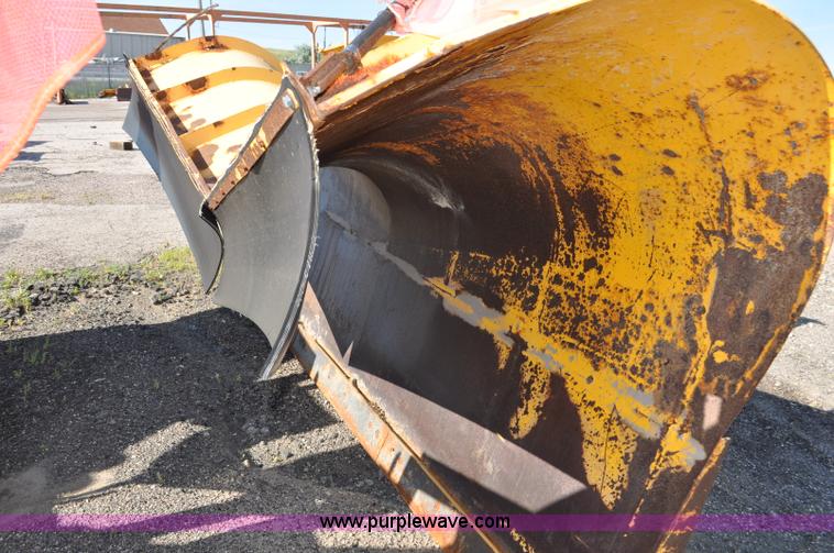 image for item F2051 1998 Oshkosh PA-2346 snow plow spreader truck