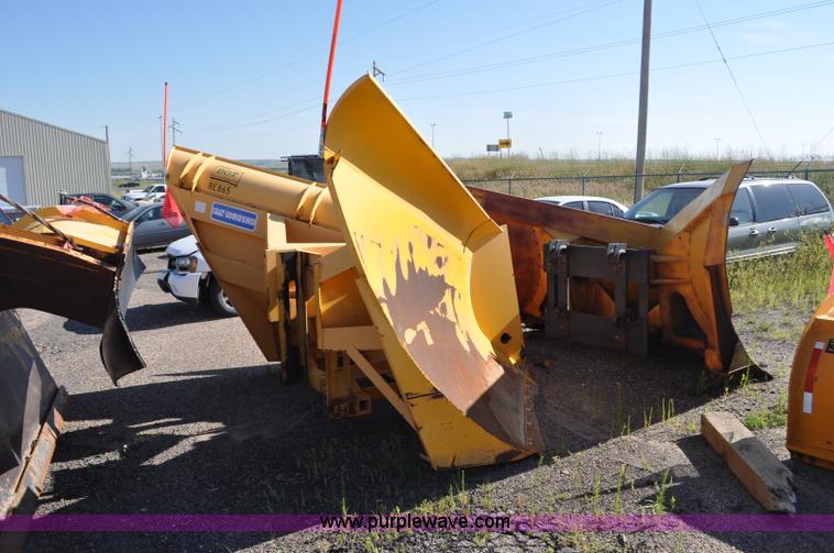 image for item F2051 1998 Oshkosh PA-2346 snow plow spreader truck