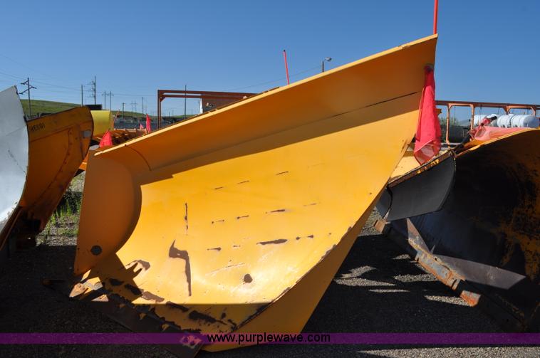 image for item F2051 1998 Oshkosh PA-2346 snow plow spreader truck