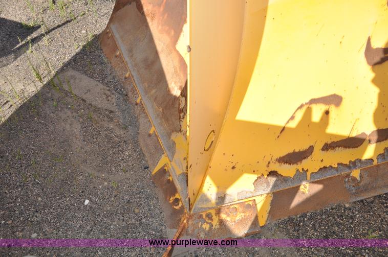 image for item F2051 1998 Oshkosh PA-2346 snow plow spreader truck