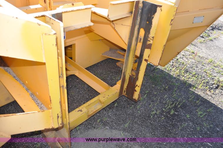 image for item F2051 1998 Oshkosh PA-2346 snow plow spreader truck