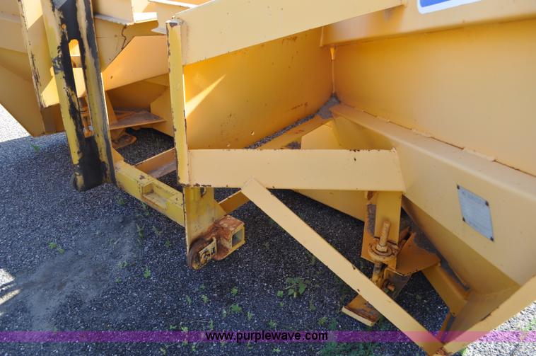 image for item F2051 1998 Oshkosh PA-2346 snow plow spreader truck