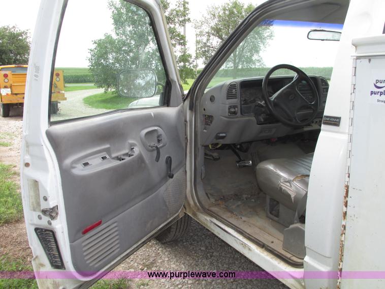 image for item F7449 1995 Chevrolet 2500 utility truck