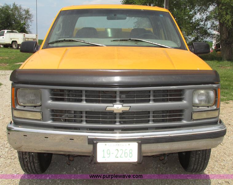image for item F7450 1997 Chevrolet Cheyenne 3500 Crew Cab service truck